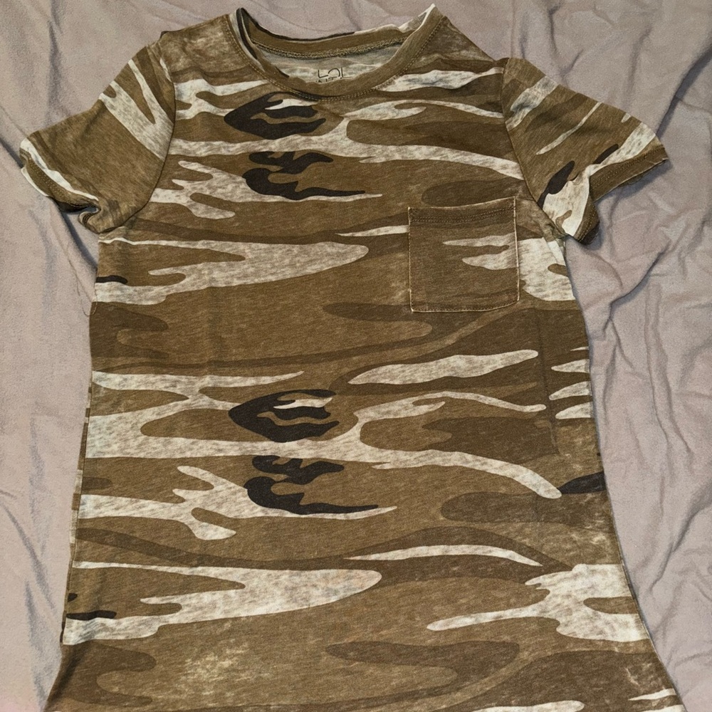 size medium camo t shirt